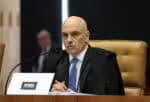 O ministro Alexandre de Moraes afirma que Eduardo Bolsonaro intensificou condutas ilegais, e o Supremo Tribunal Federal avança no cerco ao asilo político de Bolsonaro