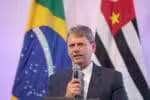 Tarcísio prefere permanecer em São Paulo para evitar boatos sobre uma possível candidatura