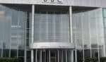 A BBC avalia a terceirização como medida para reduzir despesas