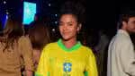 Bella Campos surge com camiseta com frase viral de Fátima em “Vale Tudo”