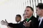 Bolsonaro interrompe entrevista por motivo do recolhimento domiciliar no primeiro dia