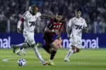 Neymar acolhe Robinho Jr. após o primeiro jogo