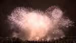 Paris comemora o Dia da Bastilha com apresentação de fogos de artifício na Torre Eiffel