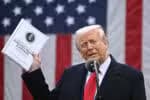 Tarifa americana de Trump é “coisa de mafioso” e usa “chicote” contra o Brasil, afirma especialista