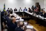 DF - EUA/TRUMP/TARIFAS/COMITÊ/REUNIÃO/ALCKMIN - POLÍTICA - O vice-presidente e ministro do Desenvolvimento, Indústria, Comércio e Serviços   (MDIC), Geraldo Alckmin, comanda a primeira reunião do comitê com o setor   produtivo para debater as tarifas de 50% anunciadas pelos Estados Unidos contra o   Brasil, no Ministério do Desenvolvimento, Indústria, Comércio e Serviços (MDIC),   na Esplanada dos Ministérios, em Brasília, nesta terça-feira, 15 de julho de 2025.   Alckmin classificou a decisão do governo americano como absolutamente inadequada.   15/07/2025 - Foto: WILTON JUNIOR/ESTADÃO CONTEÚDO