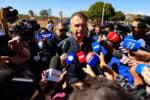 DF - BOLSONARO/PF/BUSCAS/MEDIDAS RESTRITIVAS - POLÍTICA - O ex-presidente da República, Jair Messias Bolsonaro (PL), fala após colocar a   tornozeleira eletrônica, na Secretaria de Estado de Administração Penitenciária   (SEAP), em Brasília, nesta sexta-feira, 18 de julho de 2025.  Bolsonaro foi alvo   de mandados da Policia Federal (PF) nesta manhã. O ex-presidente também foi   submetido a medidas restritivas, autorizadas pelo ministro Alexandre de Moraes, do   Supremo Tribunal Federal (STF). Ele fará uso de tornozeleira eletrônica, além de   precisar se submeter a recolhimento domiciliar das 19h às 7h, em dias úteis, e   durante todo o final de semana. O ex-presidente também foi proibido de acessar   redes sociais e não poderá se comunicar com diplomatas ou embaixadores   estrangeiros.   18/07/2025 - Foto: WILTON JUNIOR/ESTADÃO CONTEÚDO