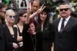 Aimee Osbourne comparece em funeral do pai, Ozzy; confira