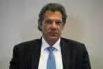 SP - SUSTENTABILIDADE/ECO INVEST BRASIL/2º LEILÃO/GOVERNO/ANÚNCIO - ECONOMIA - O ministro da Fazenda, Fernando Haddad, durante coletiva de imprensa sobre o lançamento pelo Tesouro Nacional do 2º   leilão Eco Invest Brasil, o primeiro voltado para recuperação de terras degradadas, no Edifício Banco do Brasil na   Avenida Paulista, na região centro-sul de São Paulo, nesta segunda-feira, 28. O leilão terá objetivo de alavancar   recursos internacionais para recuperar 1 milhão de hectares no âmbito do Programa Caminho Verde Brasil.   28/04/2025 - Foto: NINO CIRENZA/ATO PRESS/ESTADÃO CONTEÚDO