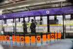 SP - METRÔ/LINHA 5-LILÁS/PASSAGEIRO/MORTE - GERAL - Isolamento no local onde um passageiro morreu na manhã desta terça-feira, 06, na   Estação Campo Limpo, da Linha 5-Lilás, na zona sul de São Paulo, após ficar preso   entre a porta da plataforma e o trem. De acordo com a ViaMobilidade,   concessionária que administra a linha, a ocorrência foi registrada por volta das 8   horas. Não foram dados detalhes sobre o que aconteceu para o passageiro ficar   preso entre a plataforma e o trem. As plataformas estavam cheias por conta do   horário de pico do transporte público.   06/05/2025 - Foto: ALEXANDRE SERPA/ATO PRESS/ESTADÃO CONTEÚDO