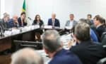 Governo busca maior tempo e participação da indústria na negociação da tarifa imposta por Trump