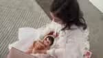 Filha de apresentadores recebe presente de aniversário de bebê realista