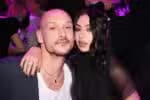 Charli XCX e George Daniel, da banda The 1975, estão se casando em Londres