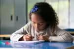 Brasil avança, porém não alcança objetivo de alfabetização infantil