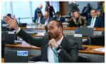 O Centrão avalia Eduardo Bolsonaro como improvável para a disputa de 2026