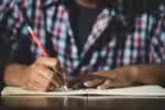 Em São Paulo, as matrículas para as aulas do EJA no segundo semestre estão abertas