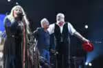 Stevie Nicks e Lindsey Buckingham publicam mensagens enigmáticas, gerando especulações sobre uma possível reunião da banda Fleetwood Mac
