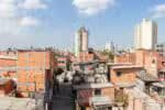 SP - FAVELA/MOINHO - GERAL - Funcionários da Prefeitura de São Paulo trabalham na remoção de casas da Favela do Moinho, na região central de São Paulo.  Após o acordo entre moradores e os governos federal, estadual e municipal para indenização dos imóveis, a  paz foi restabelecida e os funcionário dão sequência as obras de demolição e limpeza, com segurança da Polícia Militar.   São Paulo, 16 de Maio de 2025. 16/05/2025 - Foto: VAN CAMPOS/FOTOARENA/FOTOARENA/ESTADÃO CONTEÚDO