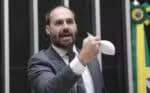 Plano se articula para garantir permanência de Eduardo Bolsonaro