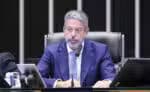 Lira propõe diminuir a alíquota mínima para compensar o abstenção do Imposto de Renda