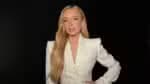 Lindsay Lohan adota visuais que remetem aos seus papéis em “Operação Cupido”