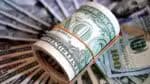 Dólar avança 2,3&percnt; na semana devido a impostos sobre o Brasil