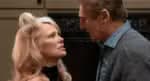 Pamela Anderson detalha como é o relacionamento com Liam Neeson
