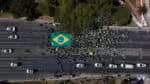 Manifestantes ligados a Bolsonaro protestam em Brasília após decisão de Moraes