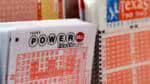 O sorteio da Powerball alcança US$ 1,3 bilhão nesta sábado (12)