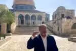 Ministro de Israel causa crise ao realizar oração em local sagrado do Islã