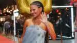 Bella Campos surge com vestido estimado em R$ 40 mil e exibe sobrancelha com coloração diferente