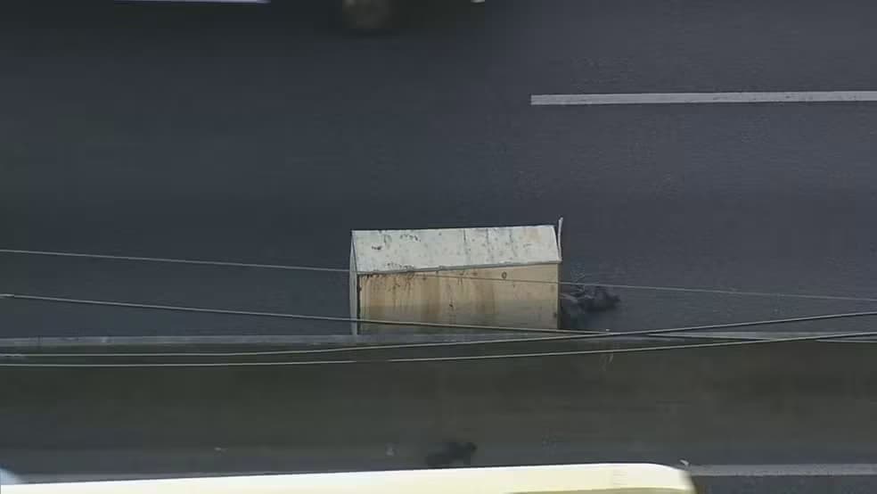 Localizado corpo masculino em caixão de madeira na via da capital