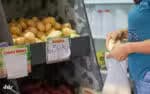 Preços de alimentos caem e aliviam o orçamento; confira quais produtos tiveram maior redução