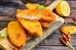 Frango assado na air fryer: 5 receitas fáceis