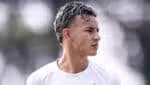 Clube de futebol Corinthians identifica dupla de jogadores em sua categoria de base com valores de multa rescisória relativamente baixos, podendo ainda ter outras despesas com saídas de atletas