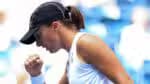 Iga Swiatek enfrenta dificuldades, porém, conquista vitória sobre Lamens e segue adiante no US Open
