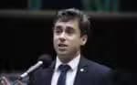 Deputado do PT solicita a Moraes bloqueio das redes sociais de Nikolas Ferreira