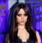 Jenna Ortega afirma ter se retraído em sua carreira: “Ser assertiva é intenso”