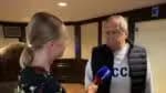 Chanceler russo veste suéter da União Soviética em chegada ao Alasca