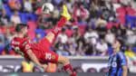 Jogador marca gol espetacular de bicicleta em torneio continental; assista ao lance