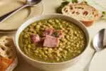 Receitas de 5 sopas práticas e saborosas para o jantar em noites de frio