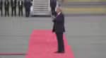 Trump acenou e aplaudiu ao receber Putin na pista do aeroporto