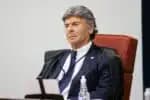 O ministro Luís Roberto Barroso iniciou o seu voto declarando que “não cabe ao STF realizar juízo político”