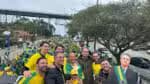 Carlos Bolsonaro participa de manifestação ao lado do governador de Santa Catarina