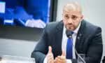 Denúncia aponta que o MPF defende a diminuição da pena de Daniel Silveira devido à sua dedicação ao trabalho, estudo e leitura durante o período em que esteve preso