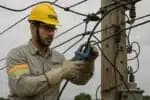 A Cemig abre concurso para eletricistas na região Sul de Minas, oferecendo 150 vagas com salário de R$ 4,3 mil