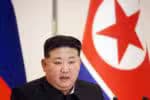 Kim Jong-un comparece para assistir desfile militar na China