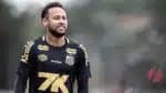 Neymar atua no Santos, mesmo com o uso de material sintético