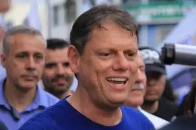 Tarcísio cita 27 tiros ao defender revisão de procedimentos da PM após mortes