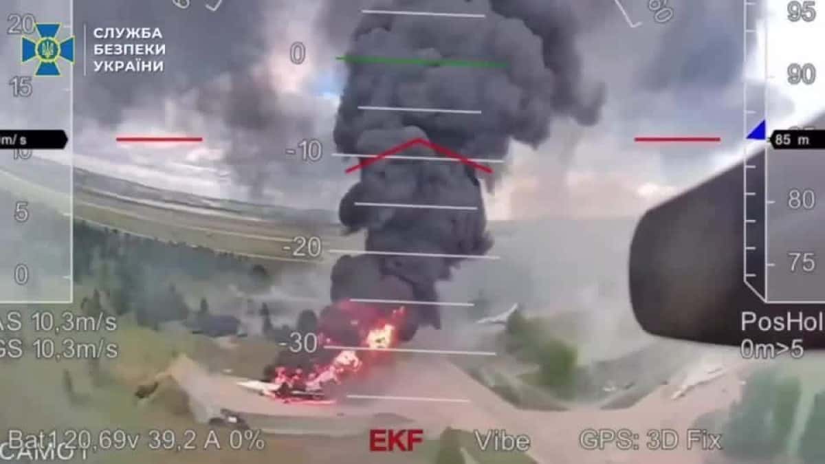 2025-06-07T152219Z_1_LOP008207062025RP1_RTRMADP_BASEIMAGE-960X540_UKRAINE-CRISIS-DRONES