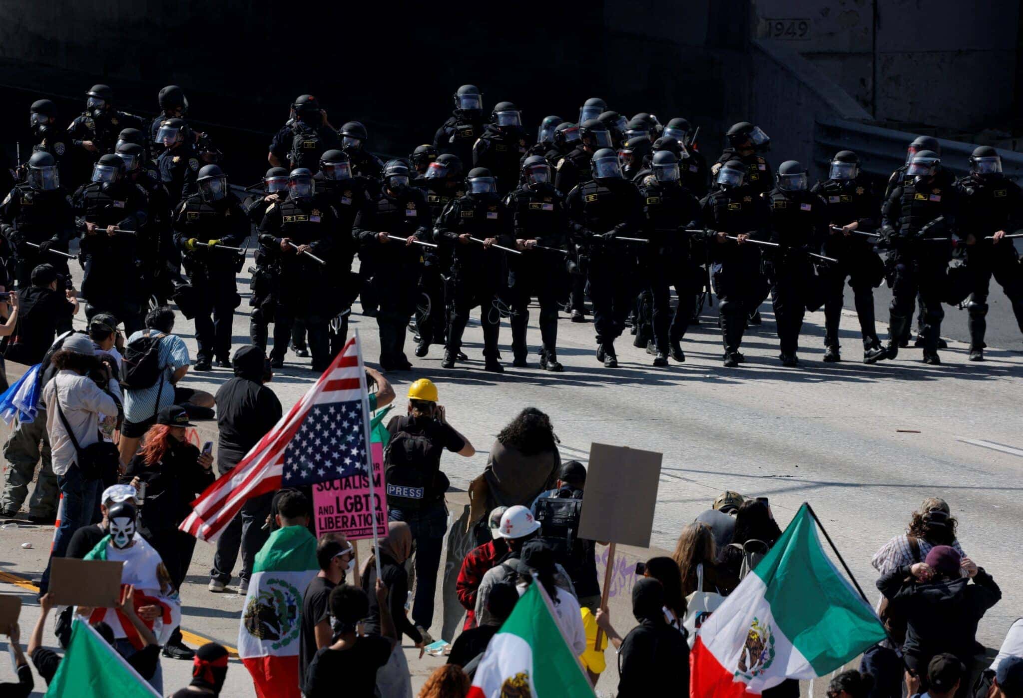 2025-06-09T111800Z_1_LYNXMPEL580DG_RTROPTP_4_USA-MIGRATION-PROTEST-LOS-ANGELES_ad0e06